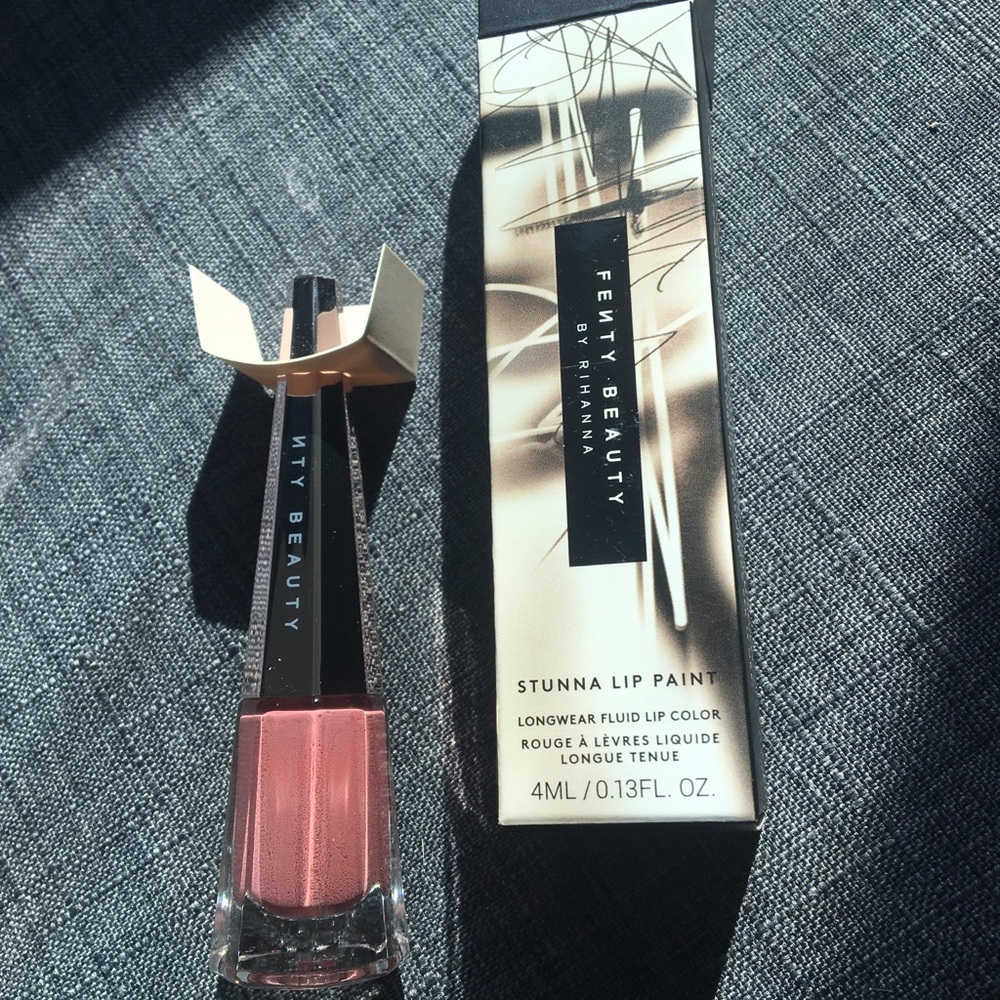 BNIB FENTY STUNNA LIP PAINT UNCUFFED